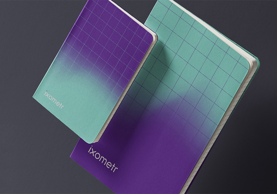 漸變色的品牌筆記本設計.jpg 漸變色的品牌筆記本設計.jpg