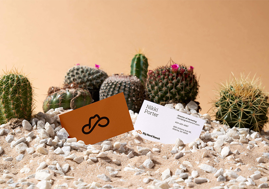 名片與農(nóng)場里的仙人掌.jpg 名片與農(nóng)場里的仙人掌.jpg